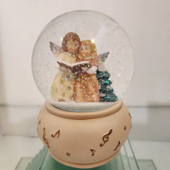 Christmas Angels Musical Snow Globe - Picture 1 of 6